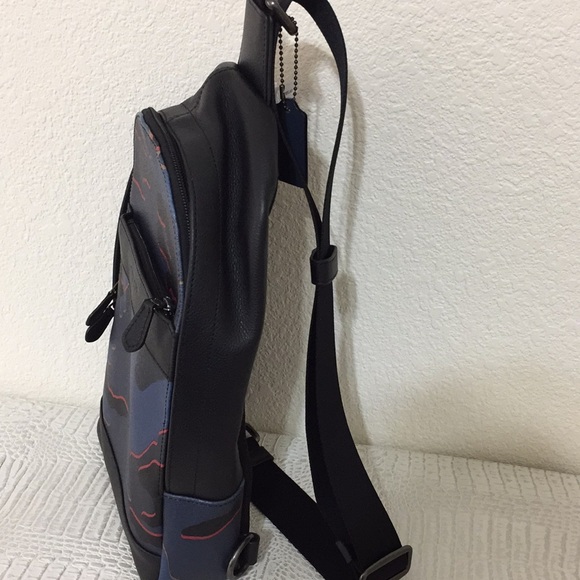 New Coach Men’s Charles pack shoulder bag - Picture 4 of 6